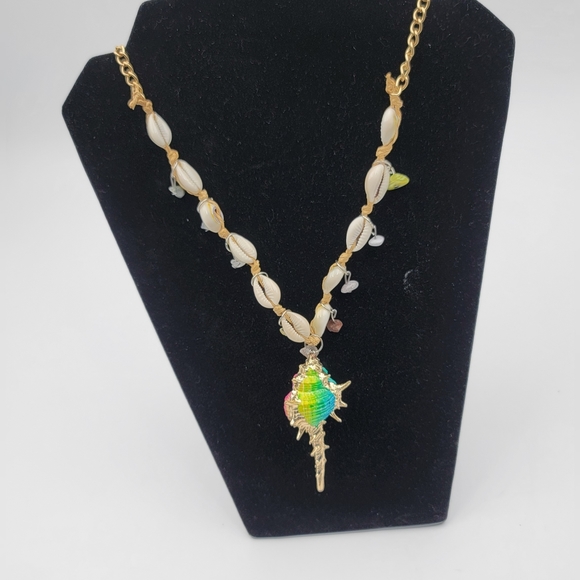 Fashion statement Multicolor sea shell necklace - Picture 4 of 6
